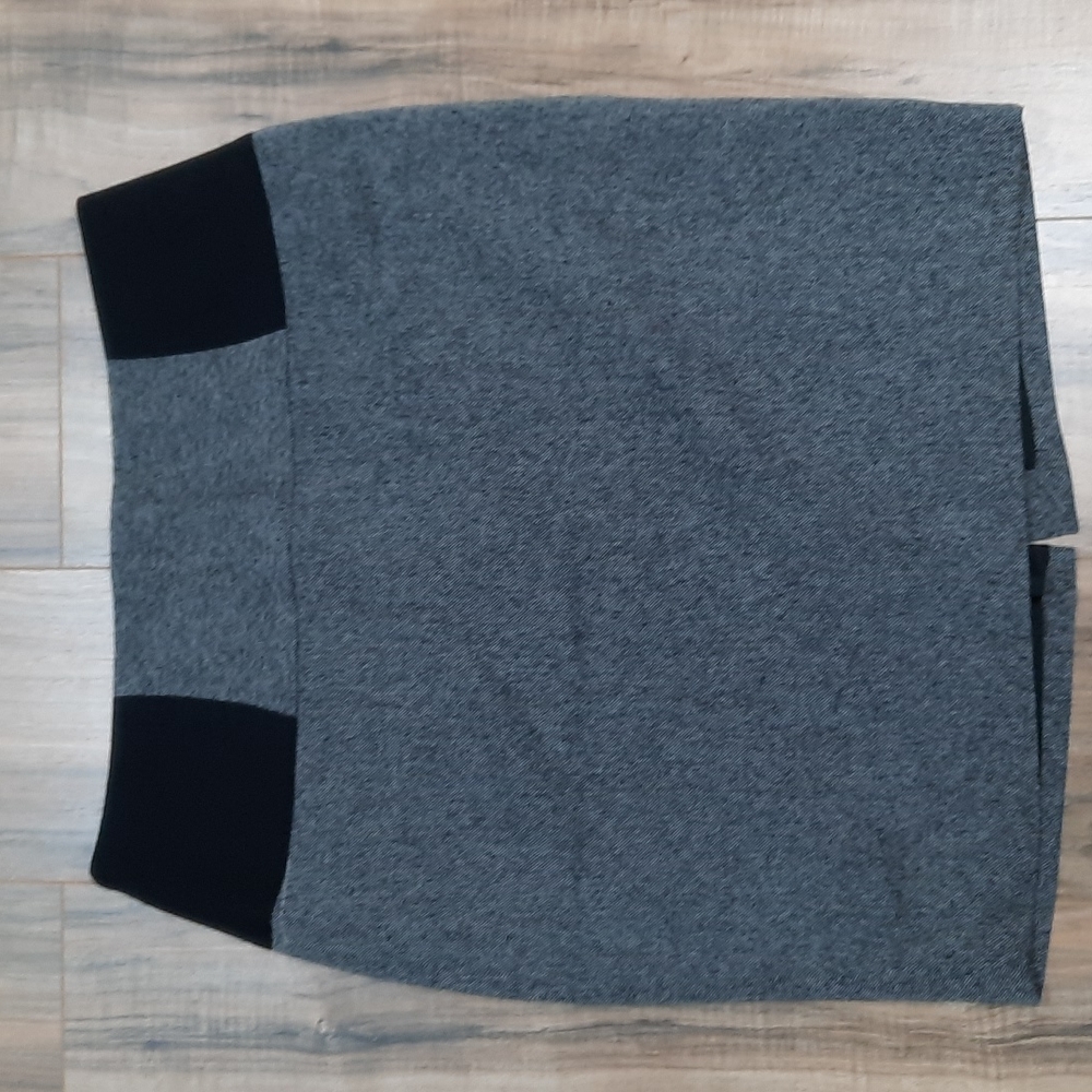The Limited Collection Gray/ Black Skirt with skirt lining Size 12